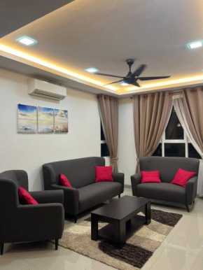 Khan's Seaview Homestay at Pangsapuri Ladang Tanjung - near KTCC & Drawbridge -